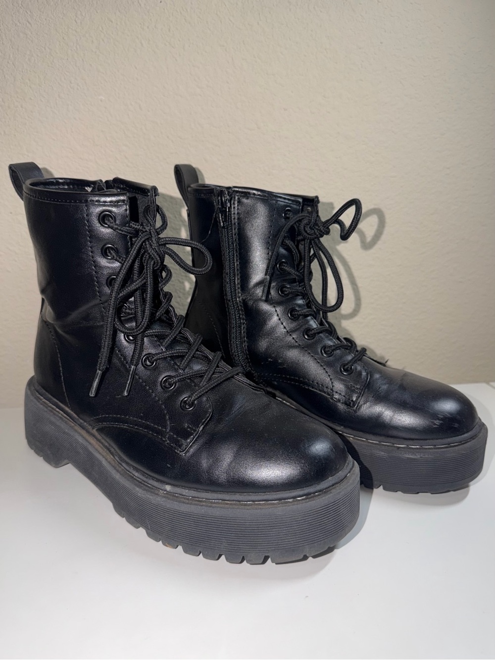 Universal Thread Black Platform Combat Boots Size: 6.5